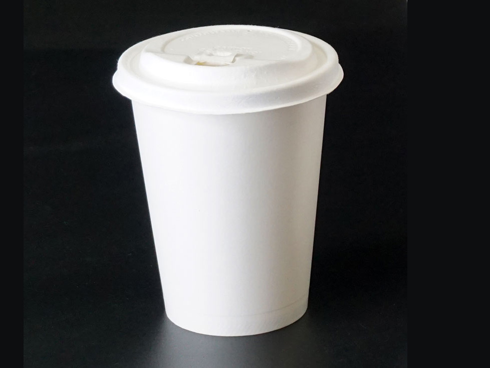 ホットドリンクや冷たい飲み物のカップ